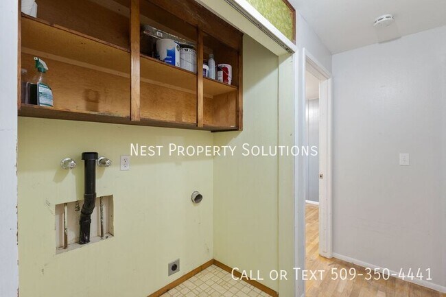 Building Photo - 603 N Crestview Dr