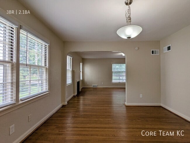 Building Photo - 629 E Meyer Blvd