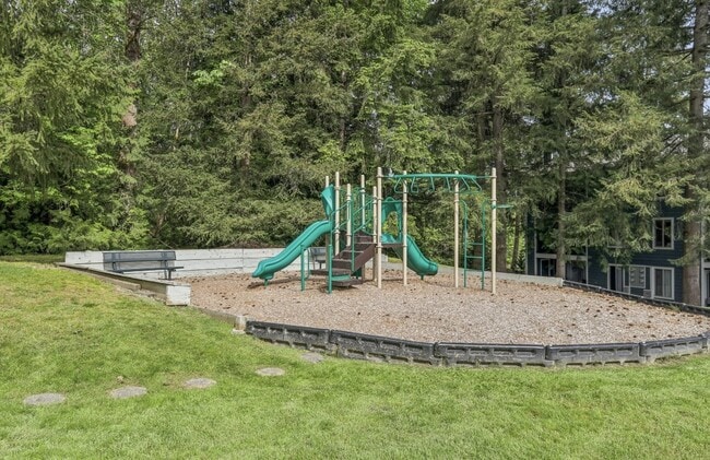 Building Photo - 4717 W Lake Sammamish Pkwy SE