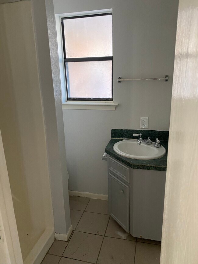 primary bathroom - 1002 Scenic Dr