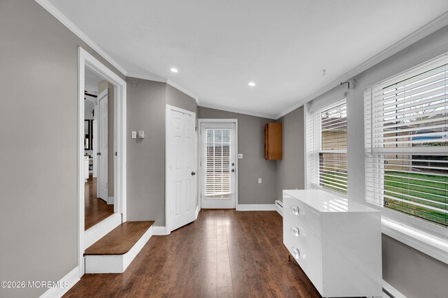 Building Photo - 14 Chestnut St