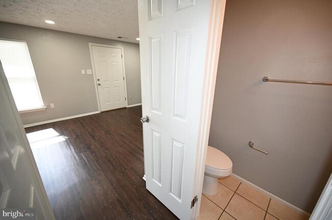 Building Photo - 2103 Tanglewood Dr