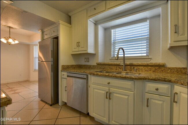 Building Photo - 1744 Gambel Quail Dr