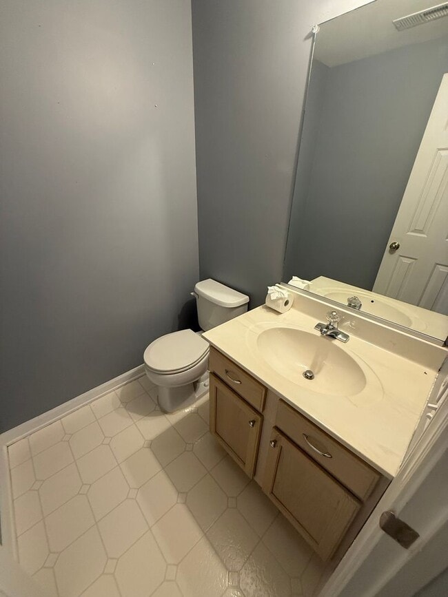 Building Photo - Spacious Townhome in desirable Bel Air Nei...