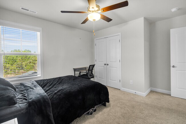 Building Photo - 254 Clear View School Rd