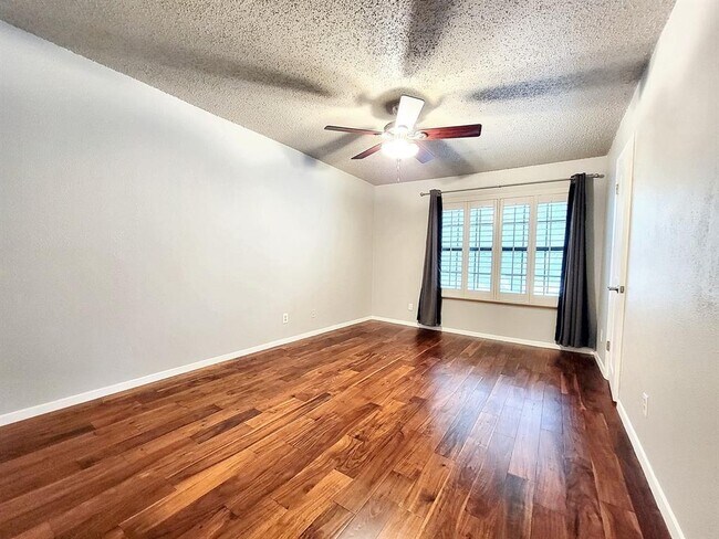 Building Photo - 9503 Quail Village Ln