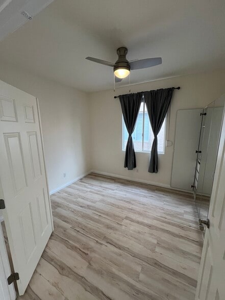 Room 1 - 2493 W Richmar Ave