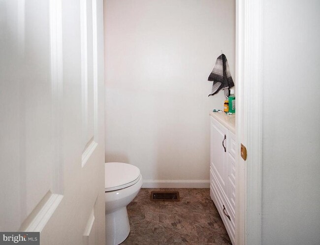 Building Photo - 10 Sherwood Ln