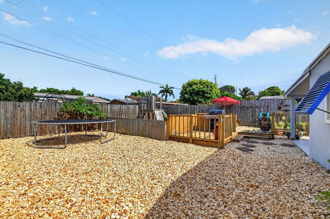 Building Photo - 318 Glen Arbor Terrace
