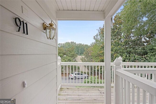 Building Photo - 911 Hollyfax Cir NE