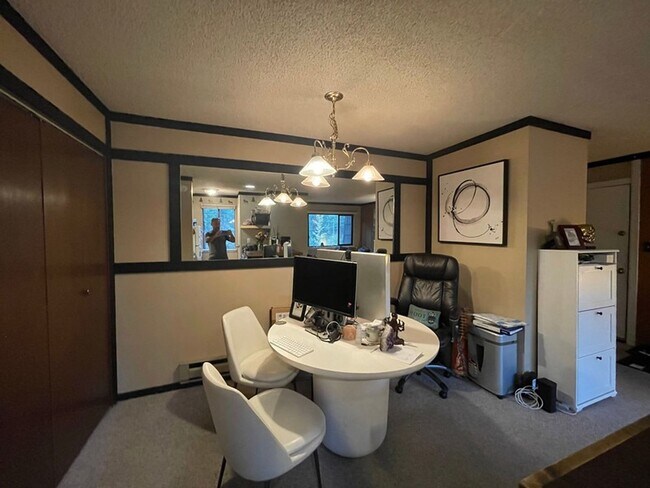 Building Photo - New Listing! LONG TERM: Great Amenities! Spacious Interior! Private Beach!