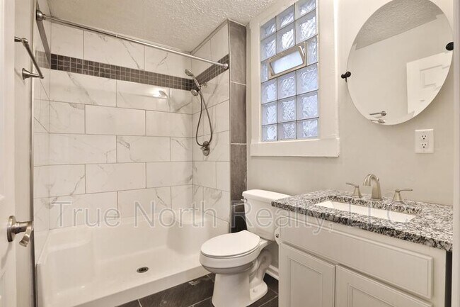 Building Photo - 628 E Whittier St