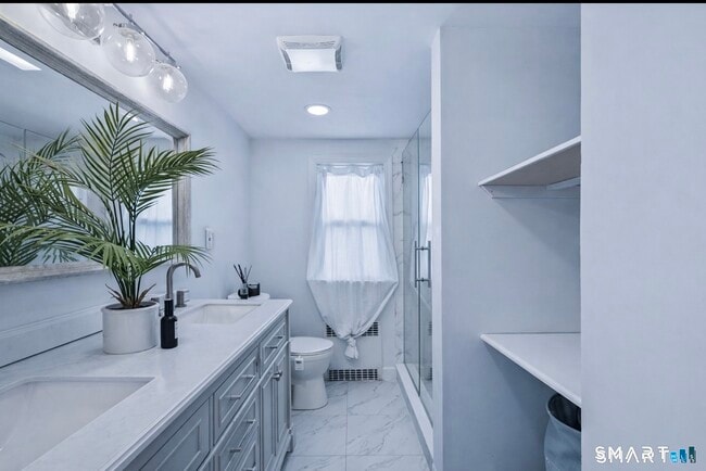 Building Photo - 457 Summit St