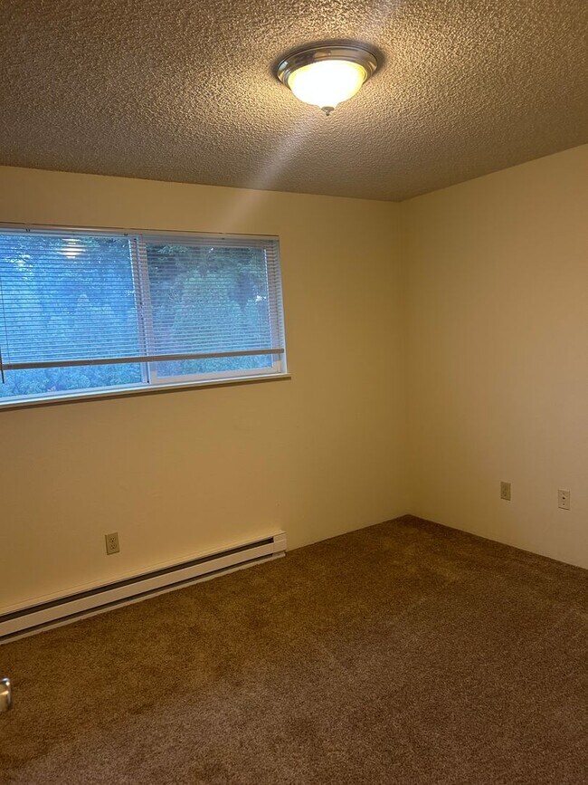 Building Photo - (749) Jackson Square - 2 Bedroom  / 1.5 Ba...