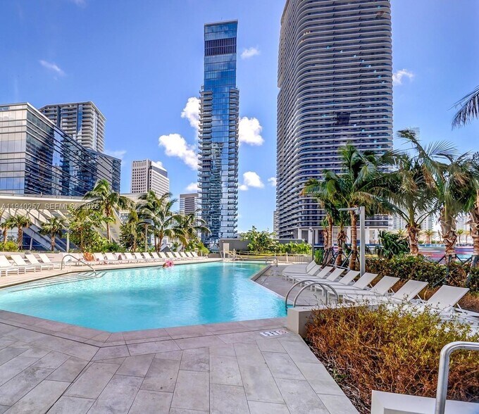 Building Photo - 68 SE 6th St