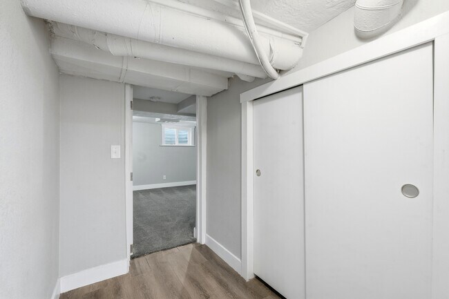 Building Photo - 582 4th St S