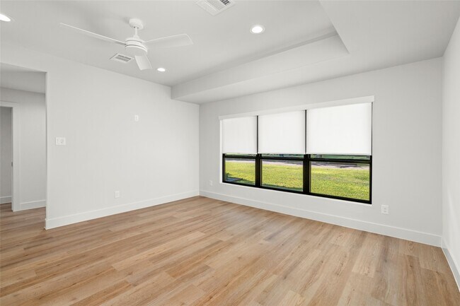 Building Photo - 9606 Pine Lake Dr