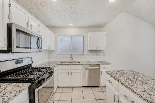 Building Photo - 11922 Meadowfire Dr