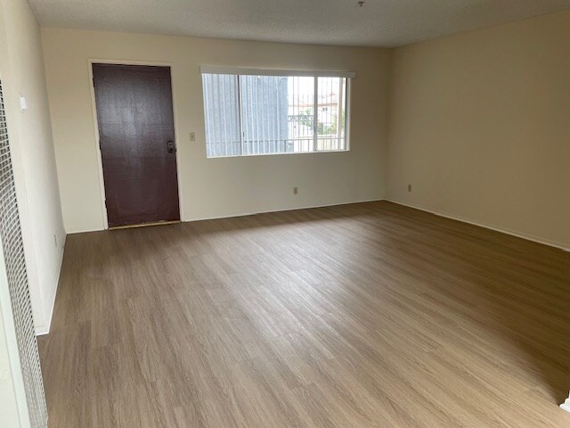 Building Photo - 4040 W 130th St