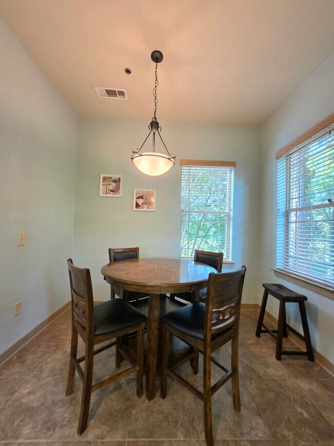 Building Photo - Ground floor 2/2 at The Enclave at Oak Hill