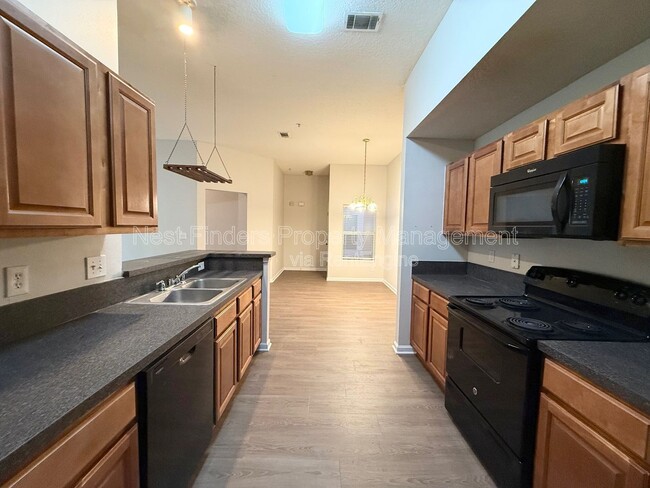 Building Photo - 9575 Amarante Cir
