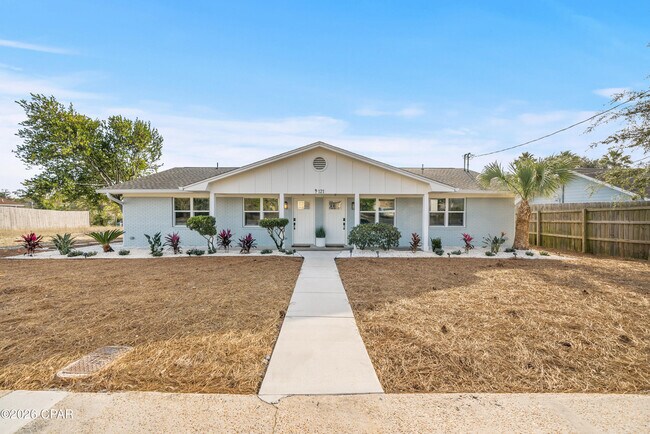 Building Photo - 121 Lakeside Cir