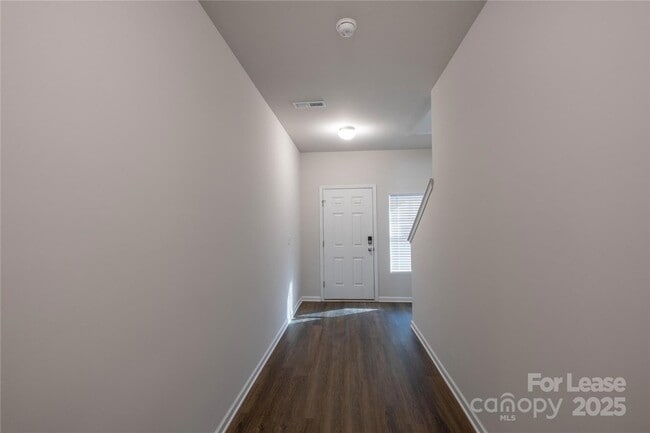 Building Photo - 146 S Bell Ave