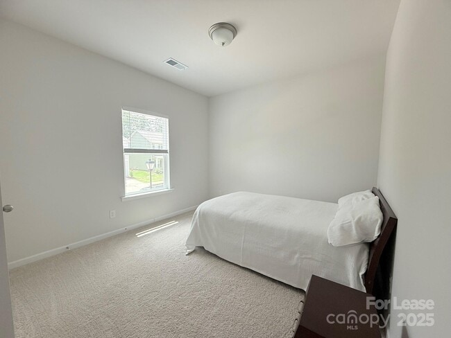 Building Photo - 6135 Moonview Ct