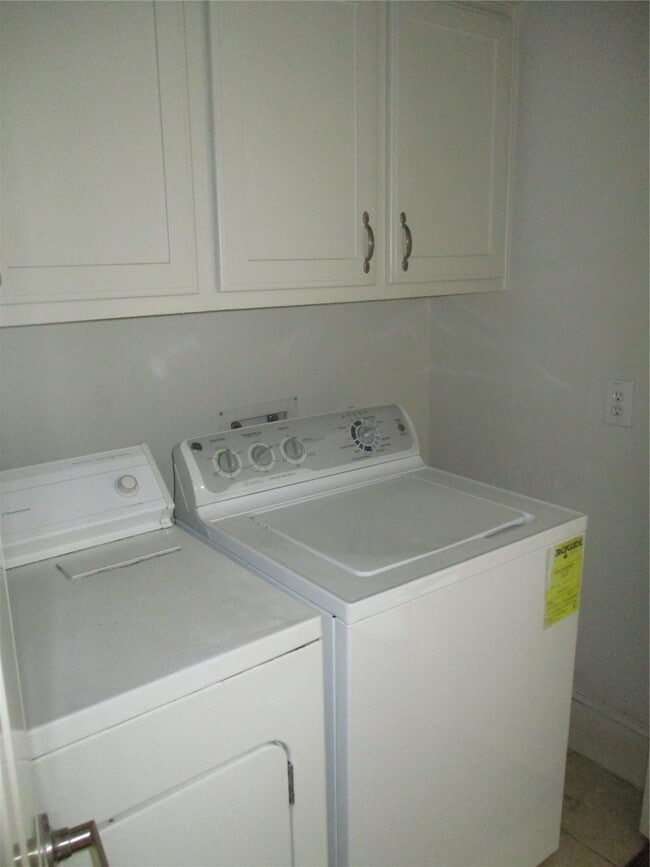 Building Photo - 703 St Charles St