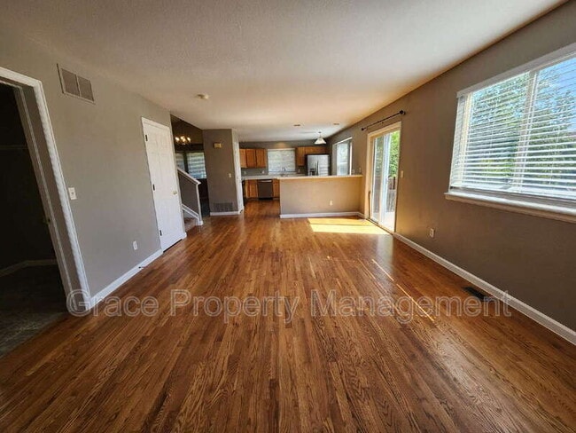 Building Photo - 553 Arbor Dr