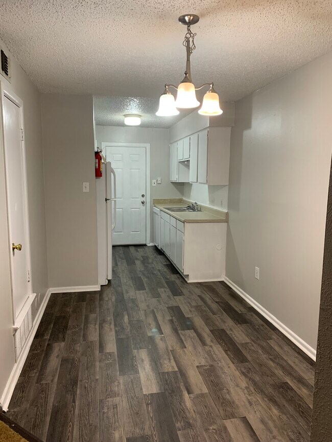 Building Photo - WoodCreek Apartments