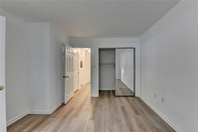 Building Photo - 4101 Pine Heights Dr NE
