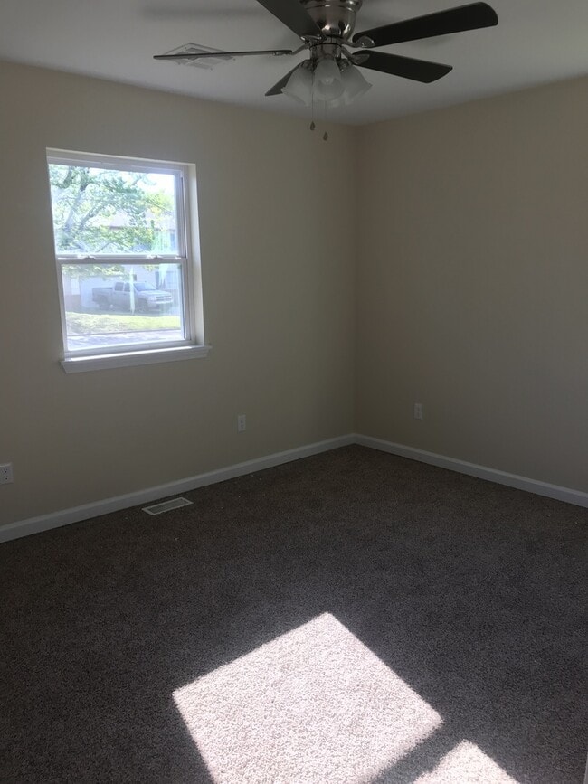 Building Photo - Newly remodeled 3 bed 1 bath home.