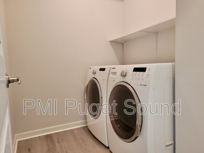 Building Photo - 576 Mount Baker Pl NE