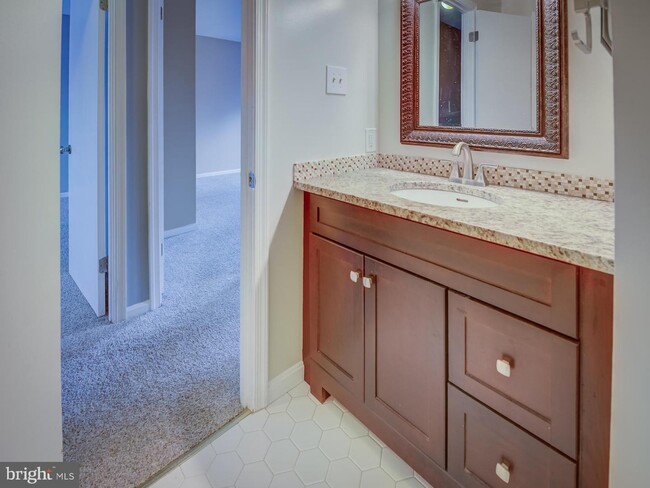 Building Photo - 8203 Stationhouse Ct