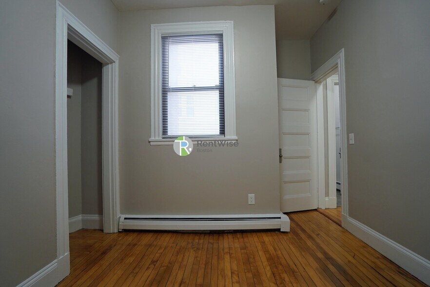 Building Photo - 72 Gardner St