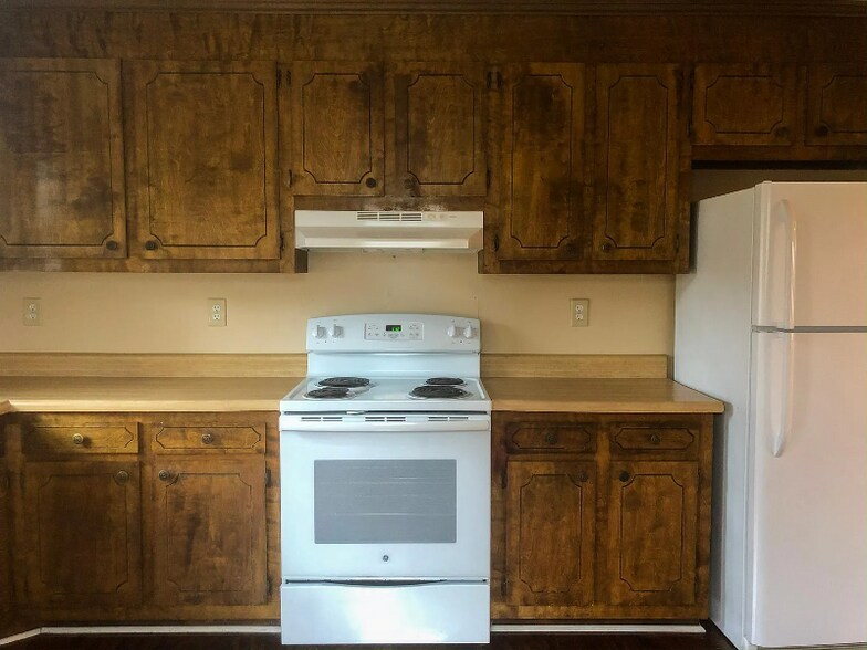 Building Photo - 4 Shore Dr