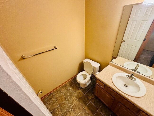 Building Photo - Beautiful Townhouse in Elkhorn School District