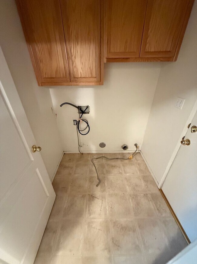 Building Photo - Charming 4-Bedroom Home in Emerald Estates