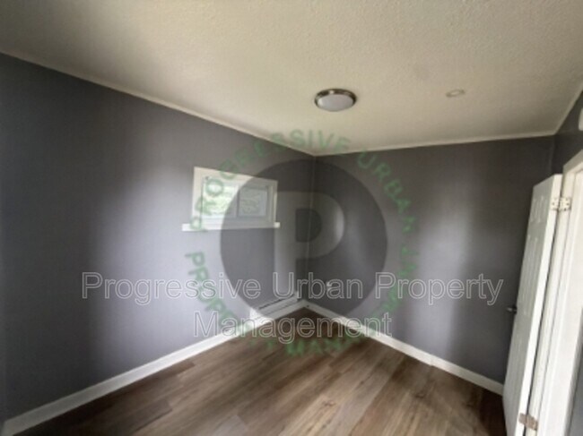 Building Photo - 4144 Hyde Ave