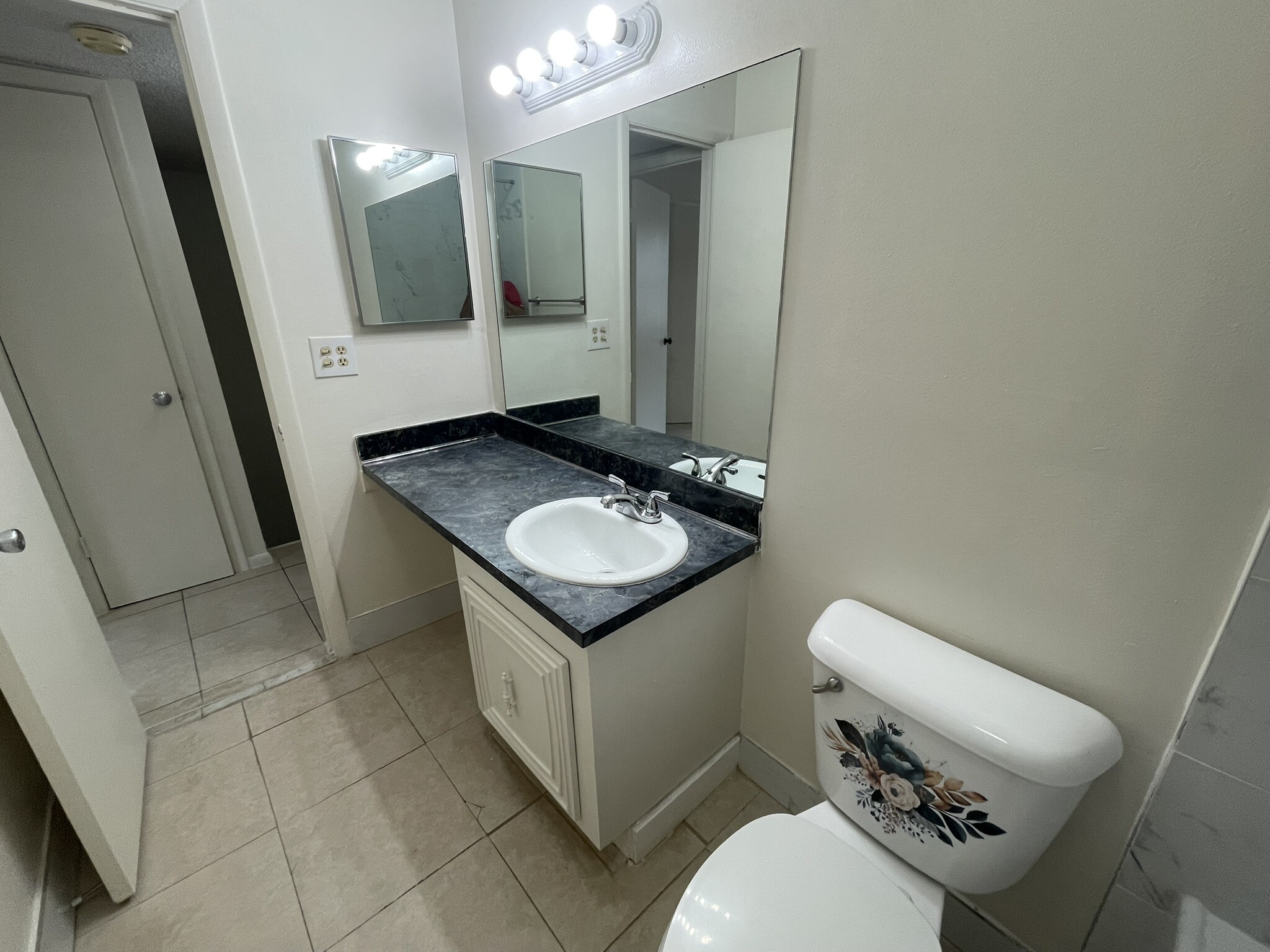 Building Photo - 5953 NW 25th Ct