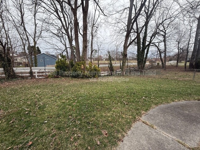 Building Photo - 1805 Lois Ct