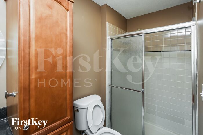 Building Photo - 2607 NE 69th Terrace
