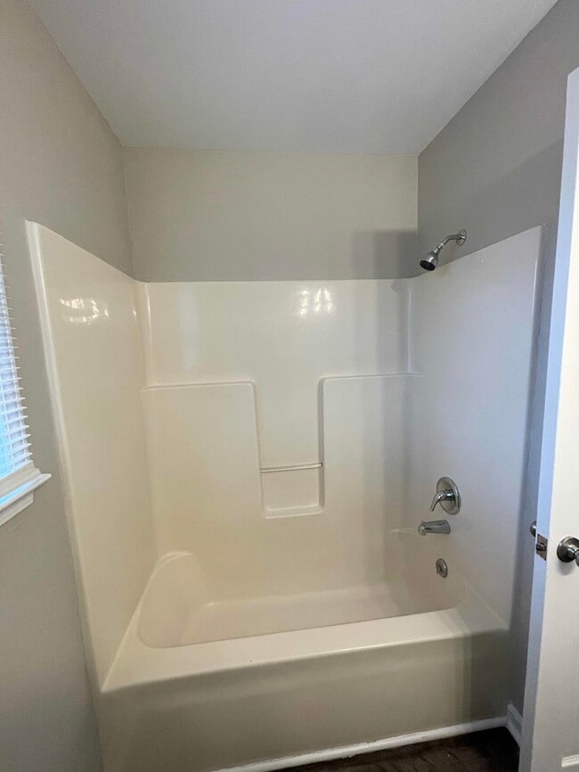 Building Photo - 1005 Peachers Mill Rd