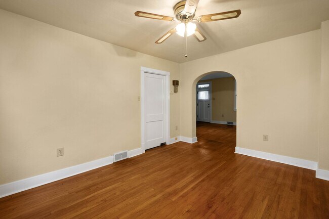 Building Photo - MOVE IN TODAY! Don't miss this FULLY RENOVATED 3-bedroom in BROOKLINE!