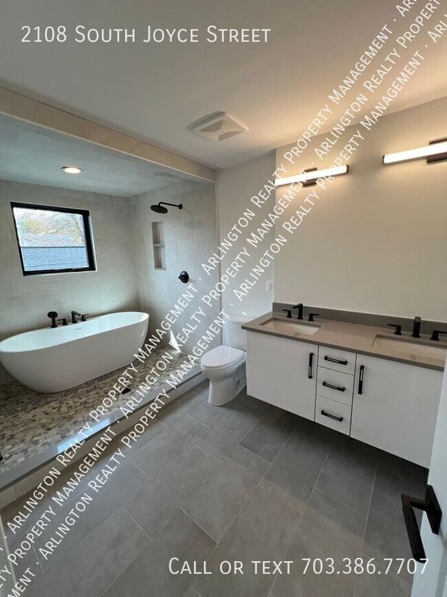 Building Photo - 2108 S Joyce St