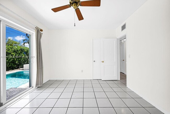 Building Photo - 5960 SW 47th St
