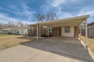 Building Photo - 2416 NW 40th St