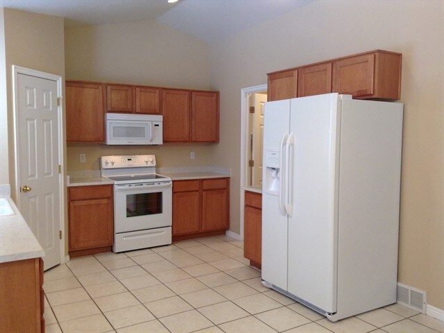 Building Photo - 555 E 700 N