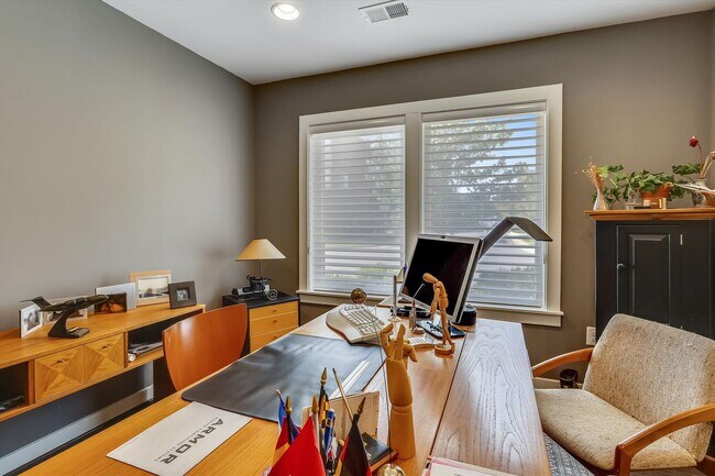 Building Photo - GREAT LOCATION!! Stunning 3BD/3.5BA luxury 4-level townhouse!